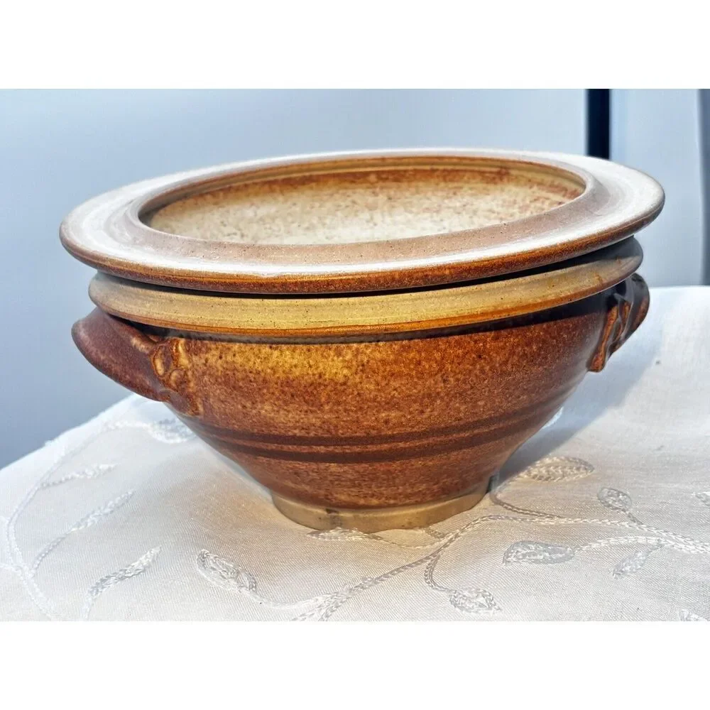 Studio art ceramic glass bowl with lid by Walt  glass 89
